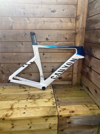 Used Canyon Aeroad CFR Disc Di2 2023 Frameset 2023 Road & Gravel — image 4 of 4