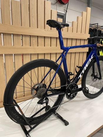 Used Trek Madone SLR 7 Gen 8 2026 2026 Road & Gravel, Blu — image 6 of 8