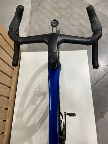 Used Trek Madone SLR 7 Gen 8 2026 2026 Road & Gravel, Blu — image 4 of 8