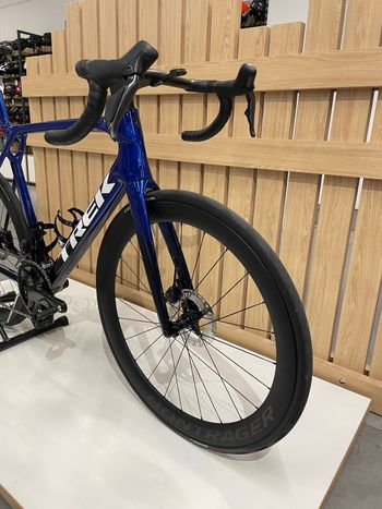 Used Trek Madone SLR 7 Gen 8 2026 2026 Road & Gravel, Blu — image 5 of 8