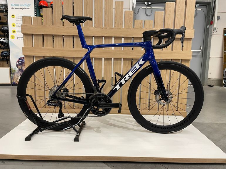 Used Trek Madone SLR 7 Gen 8 2026 2026 Road & Gravel, Blu — image 1 of 8