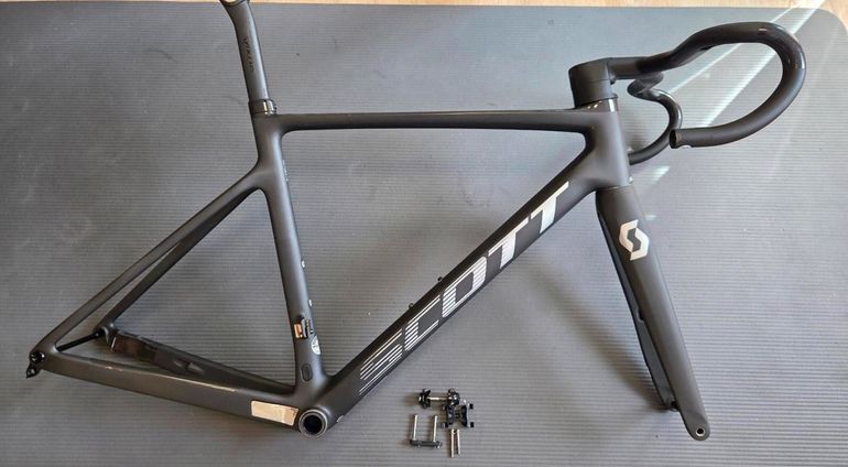 Used Scott Addict Frameset 2022 Road & Gravel, Black — image 2 of 12