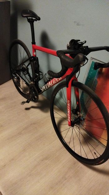 Used Specialized Tarmac SL6 Disc Comp 2023 2023 Road & Gravel, Red — image 5 of 9