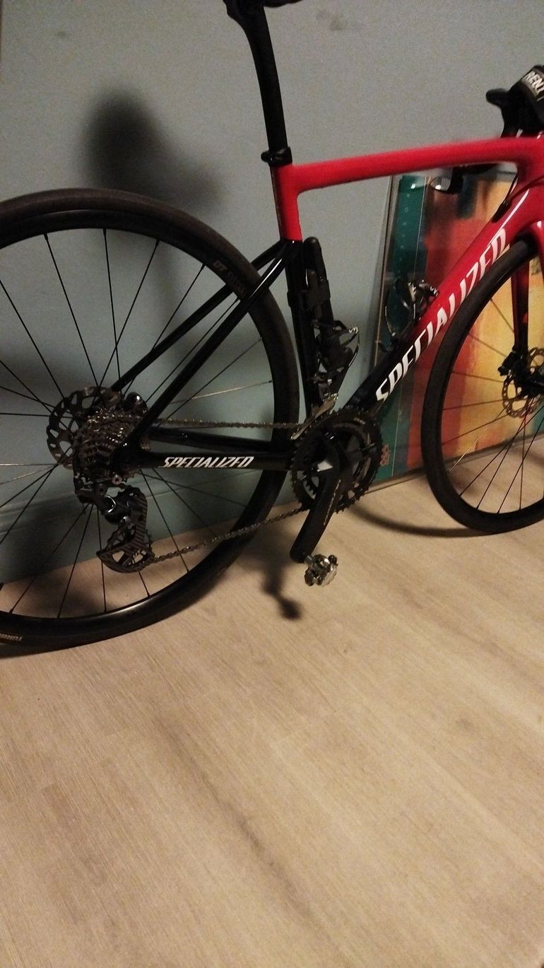 Used Specialized Tarmac SL6 Disc Comp 2023 2023 Road & Gravel, Red — image 2 of 9