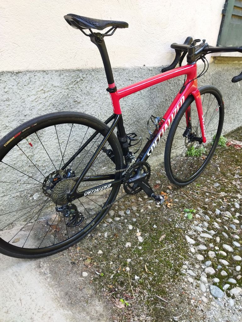 Used Specialized Tarmac SL6 Disc Comp 2023 2023 Road & Gravel, Red — image 2 of 26
