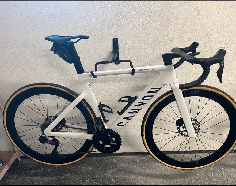 Used Canyon Aeroad CF SLX 7 Di2 C46 2025 2025 Road & Gravel, White — image 1 of 5