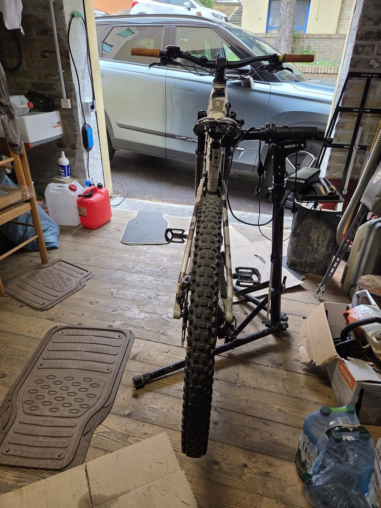 Used Focus SAM² 6.8 2022 2022 Mountainbike, Light Gray, 29 — image 1 of 8