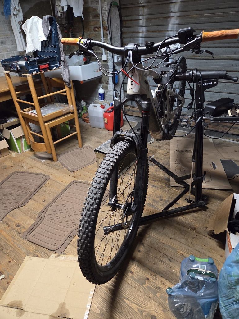 Used Focus SAM² 6.8 2022 2022 Mountainbike, Light Gray, 29 — image 5 of 8