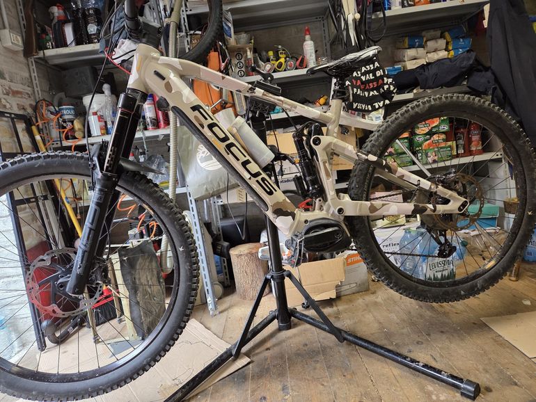 Used Focus SAM² 6.8 2022 2022 Mountainbike, Light Gray, 29 — image 3 of 8