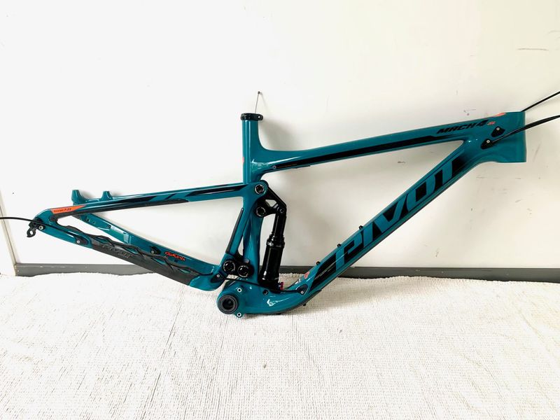 Used Pivot Mach 4 SL Frame 2021 Frameset 2021 Mountainbike, Green, 29 — image 1 of 13