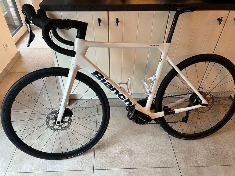 Used Bianchi Sprint 105 2025 2025 Road & Gravel, White — image 5 of 5