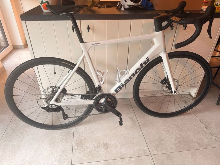 Used Bianchi Sprint 105 2025 2025 Road & Gravel, White — image 1 of 5