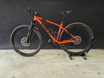 Used Trek Procaliber 6 2018 2018 Mountainbike, Orange, 27.5, 29 — image 4 of 7