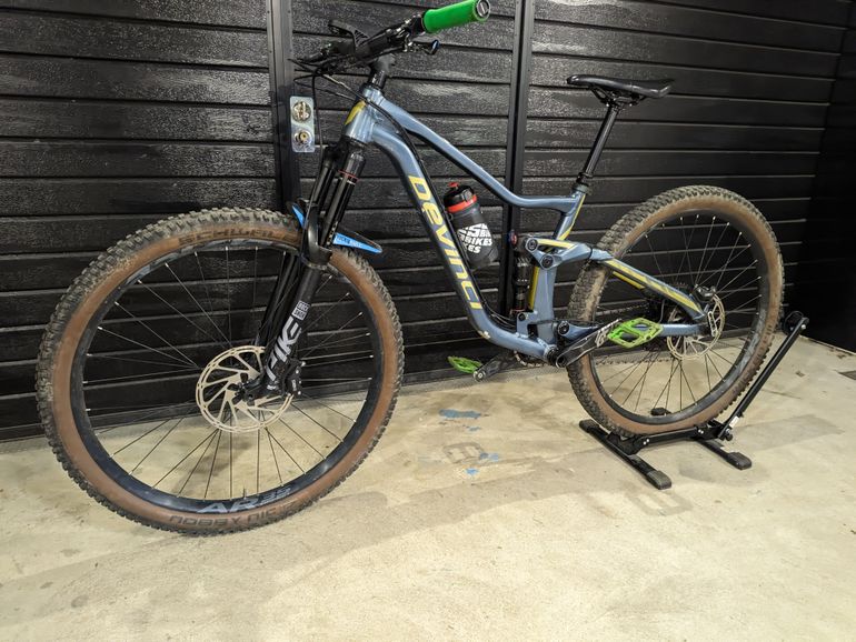 Used Devinci Troy 29 GX 12s 2020 2020 Mountainbike, Light Gray, 29 — image 5 of 12