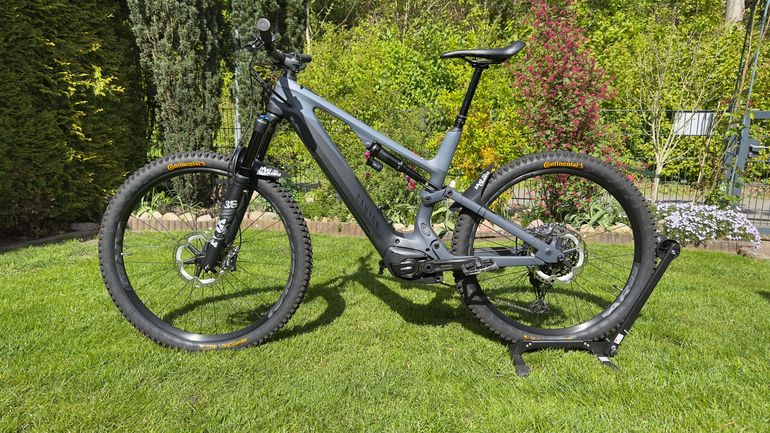 Used Canyon Spectral:ON CF 8.0 2020 2020 Mountainbike, Light Gray, 29, 27.5 — image 2 of 8