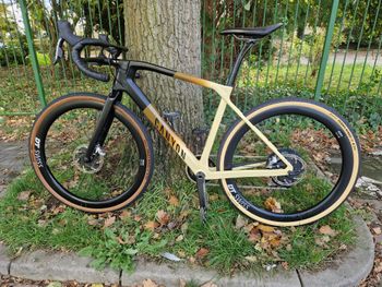 Used Canyon Grail CF SLX 9 eTap 2023 2023 Road & Gravel