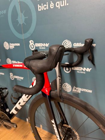 Used Trek Émonda SLR 7 eTap 2022 2022 Road & Gravel — image 12 of 16