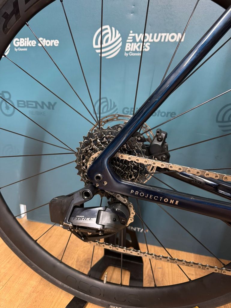 Used Trek Émonda SLR 7 eTap 2022 2022 Road & Gravel — image 3 of 16