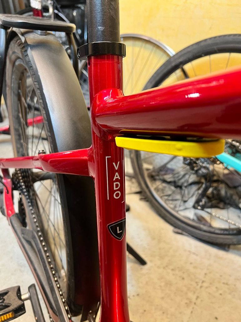 Used Specialized Turbo Vado Shimano CUES 2025 Urban, Red — image 2 of 4