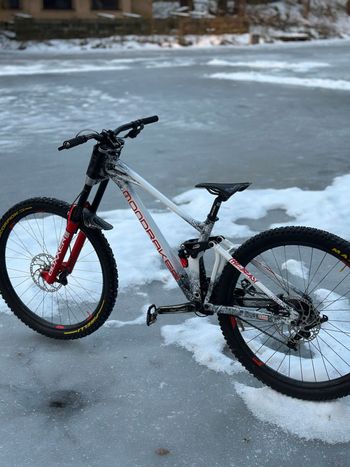 Used Mondraker Summum SRAM X5 2023 Mountainbike, Red — image 2 of 8