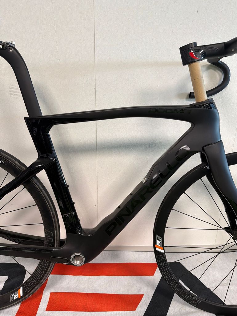 Used Pinarello DOGMA F 1K 2025 Frameset 2025 Road & Gravel, Schwarz — image 6 of 6