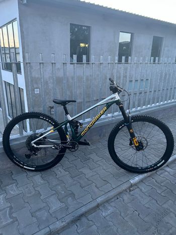 Used Mondraker SUPERFOXY R 2023 2023 Mountainbike, Green, 29 — image 2 of 15