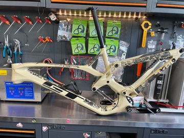 GT Force Carbon Frameset 2021 Frameset 2021 Mountainbike d'occasion — image 5 sur 5