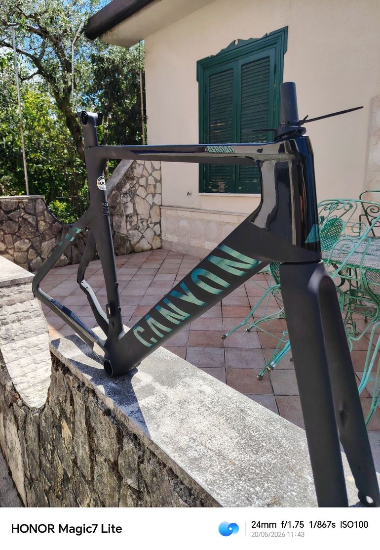 Used Canyon Aeroad CFR Di2 2024 Frameset 2024 Road & Gravel, Black — image 1 of 5