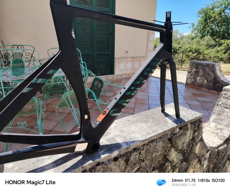 Used Canyon Aeroad CFR Di2 2024 Frameset 2024 Road & Gravel, Black — image 3 of 5