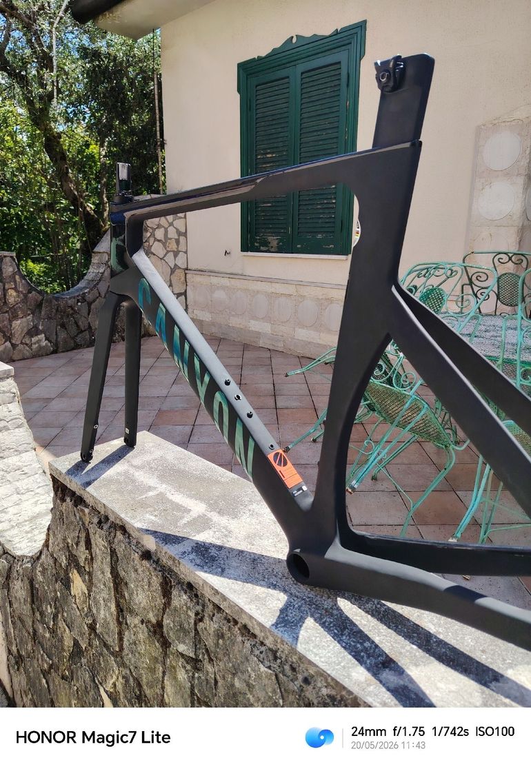 Used Canyon Aeroad CFR Di2 2024 Frameset 2024 Road & Gravel, Black — image 2 of 5