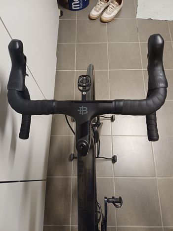 Used Specialized Women's Tarmac Disc Comp 2019 2019 Road & Gravel, Black — image 8 of 10