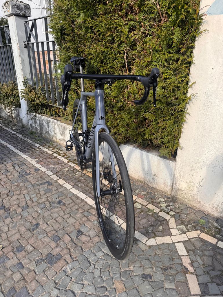 Used Canyon Endurace CF 7 2024 2024 Road & Gravel, Light Gray — image 4 of 7
