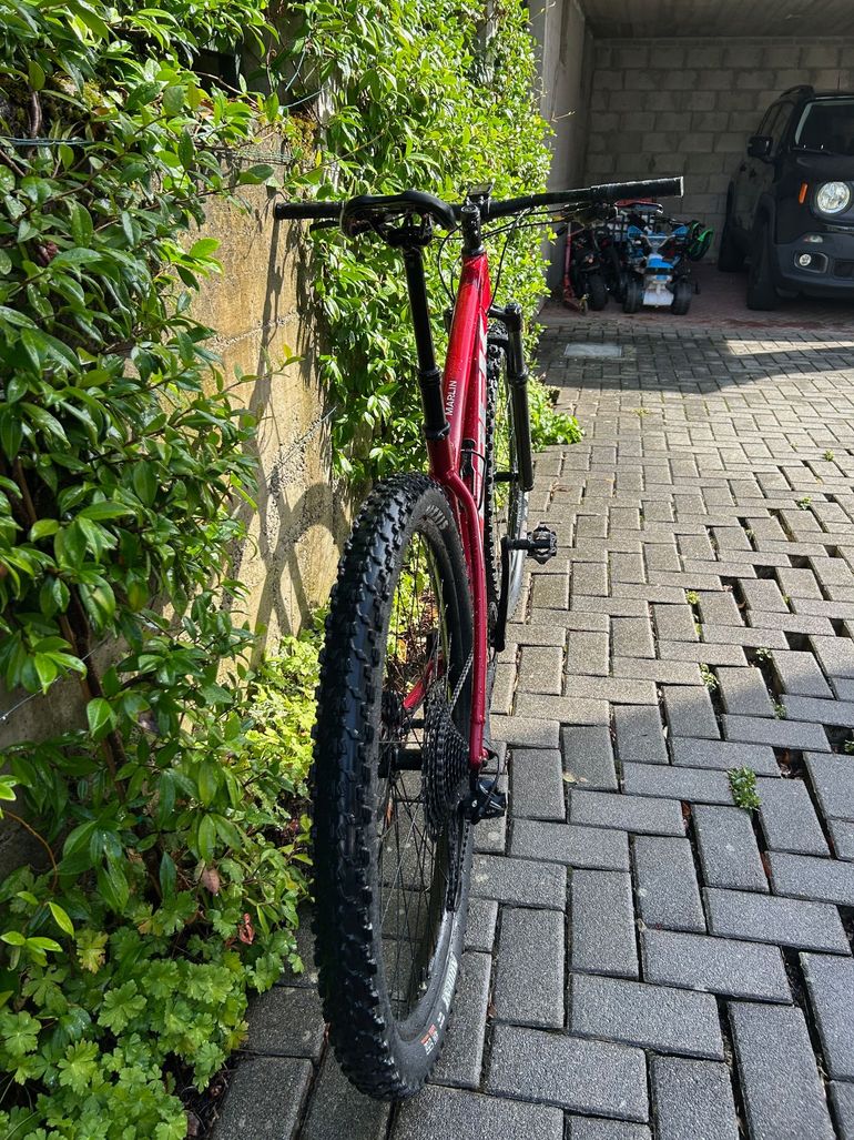 Used Trek Marlin 8 Gen 3 2023 2023 Mountainbike, Red, 26, 27.5, 29 — image 2 of 6