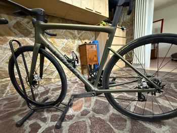 Used Specialized S-Works Tarmac SL8 – SRAM RED AXS 2025 2025 Road & Gravel, Green — image 2 of 3