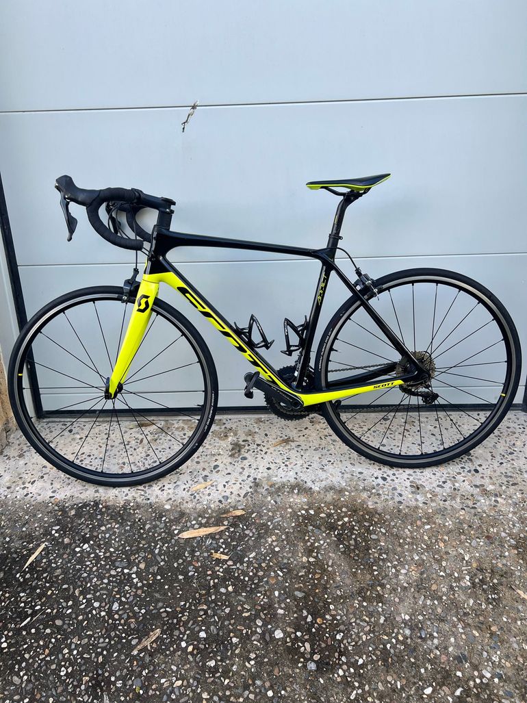 Used Scott Addict 10 2020 2020 Road & Gravel — image 2 of 7
