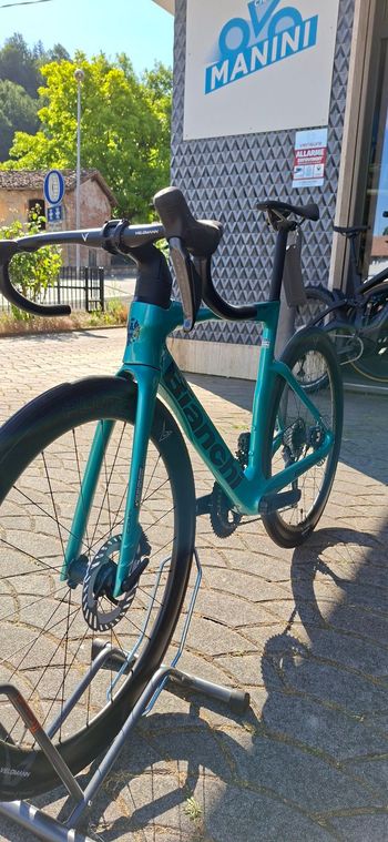 Used Bianchi Oltre Comp Ultegra Di2 2025 2025 Road & Gravel — image 5 of 7