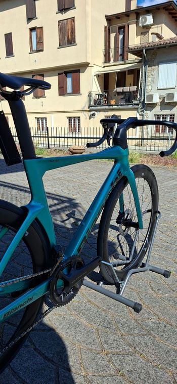 Used Bianchi Oltre Comp Ultegra Di2 2025 2025 Road & Gravel — image 4 of 7