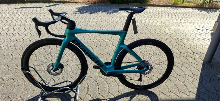 Used Bianchi Oltre Comp Ultegra Di2 2025 2025 Road & Gravel — image 6 of 7