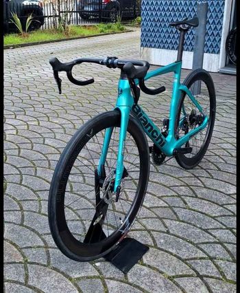 Used Bianchi Oltre Comp Ultegra Di2 2025 2025 Road & Gravel, Green — image 3 of 3