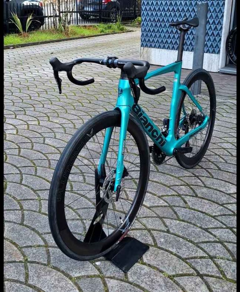 Used Bianchi Oltre Comp Ultegra Di2 2025 2025 Road & Gravel, Green — image 3 of 3