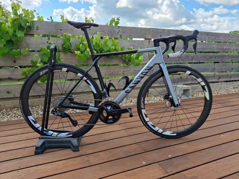 Used Canyon Ultimate CF SL 7 Di2 Aero 2025 2025 Road & Gravel, Light Gray — image 1 of 7