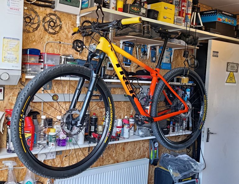 Used Trek Procaliber Shimano Deore XT 2021 Mountainbike, Orange — image 7 of 8