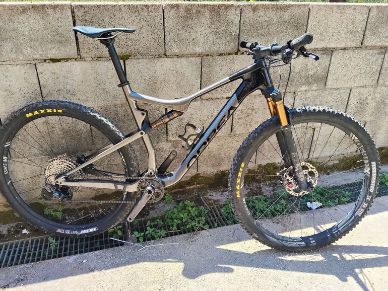 Used Orbea OIZ M10 2022 2022 Mountainbike, Black, 29 — image 1 of 3