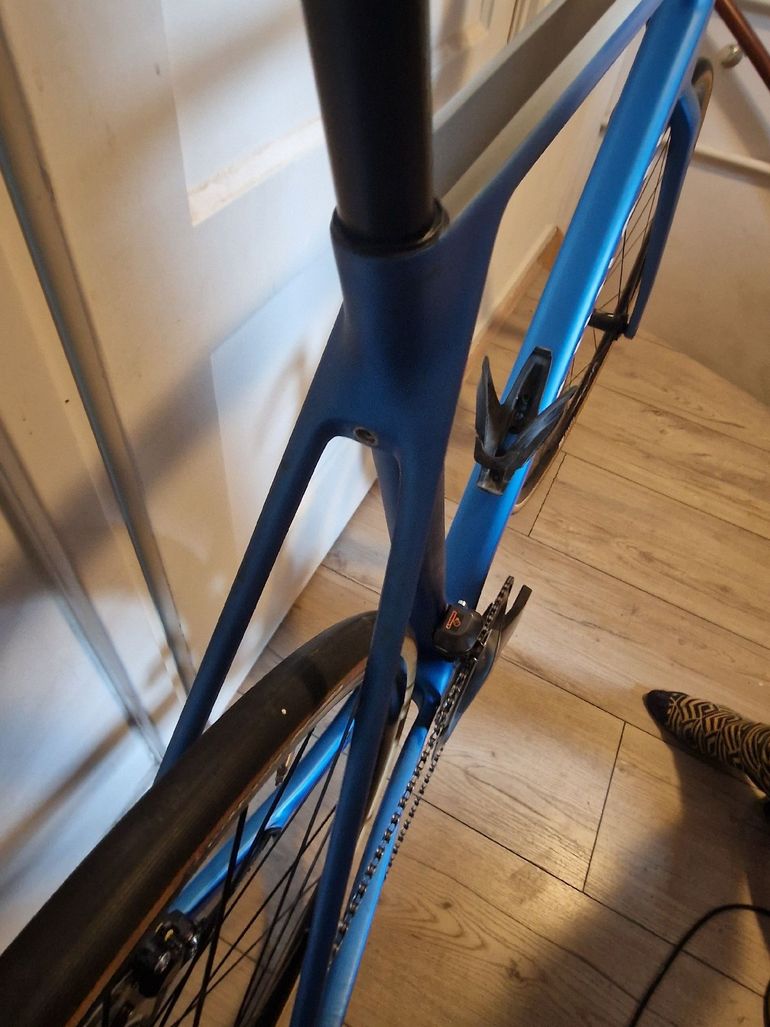 Used Canyon Ultimate CF SL Disc 8.0 Di2 2020 2020 Road & Gravel, Blue — image 6 of 8
