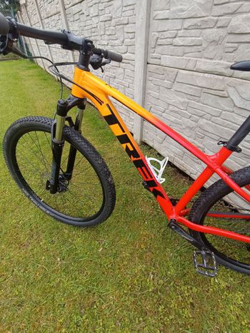 Used Trek Marlin 7 2021 2021 Mountainbike, Red, 29 — image 3 of 5