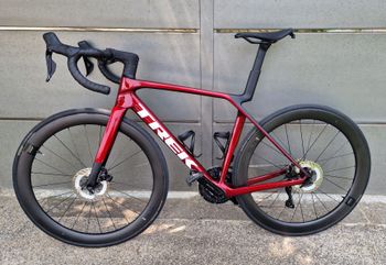 Used Trek Madone SL 6 Gen 8 2025 2025 Road & Gravel, Red — image 2 of 6