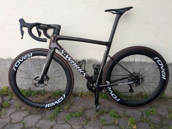Used Specialized S-Works Tarmac SL8 - Shimano Dura-Ace Di2 2025 2025 Road & Gravel, Red — image 2 of 9