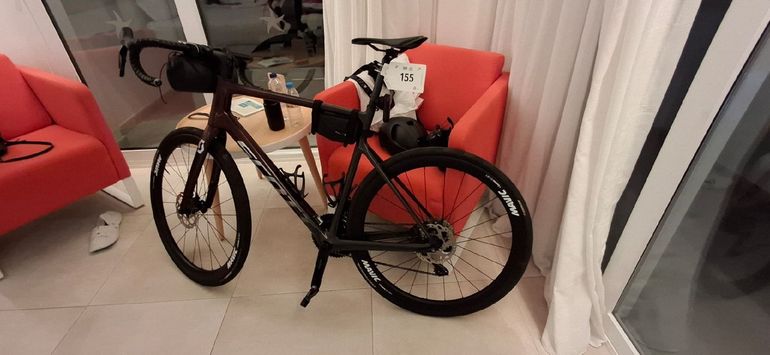 Used Scott Addict 30 2023 2023 Road & Gravel — image 2 of 3