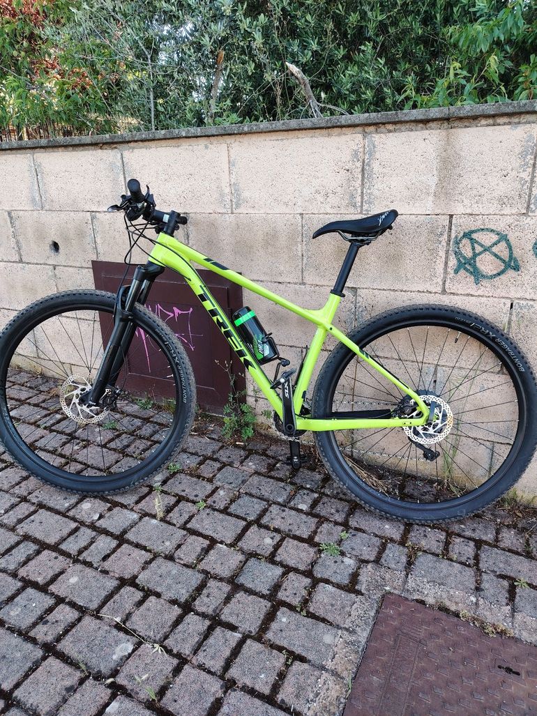 Used Trek X-Caliber 9 2019 2019 Mountainbike, Green, 27.5, 29 — image 8 of 13
