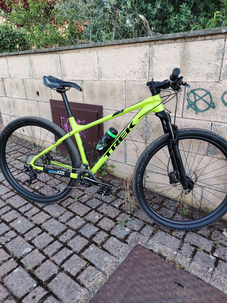 Used Trek X-Caliber 9 2019 2019 Mountainbike, Green, 27.5, 29 — image 1 of 13